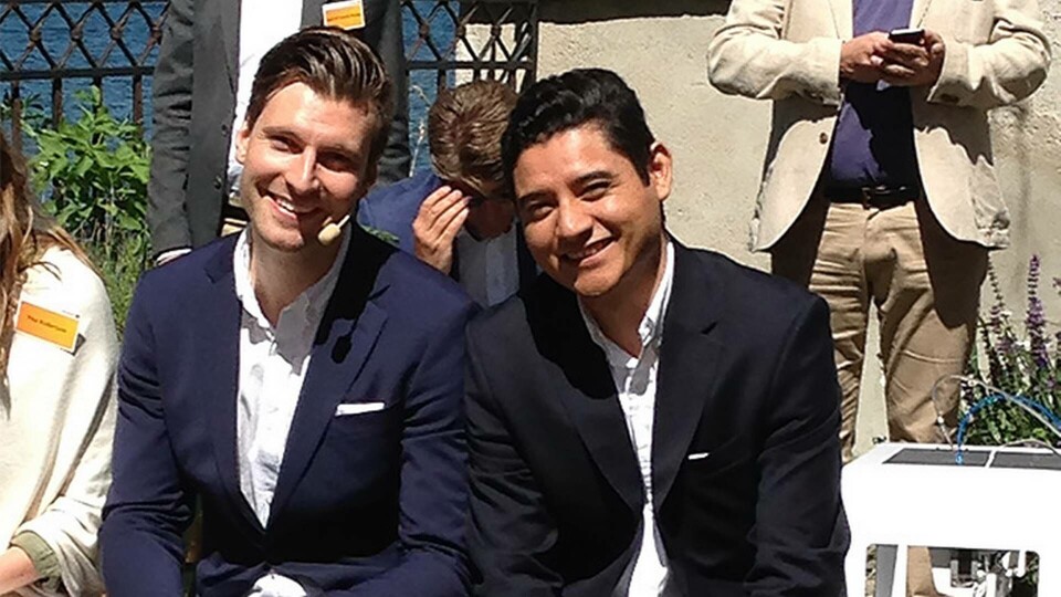 Erik Gatenholm och Hector Martinez på plats under politikerveckan i Almedalen med 33-listeföretaget Cellinks bioprinter. Foto: Susanna Baltscheffsky Erik Gatenholm och Hector Martinez på plats under politikerveckan i Almedalen med 33-listeföretaget Cellinks bioprinter. Foto: Susanna Baltscheffsky