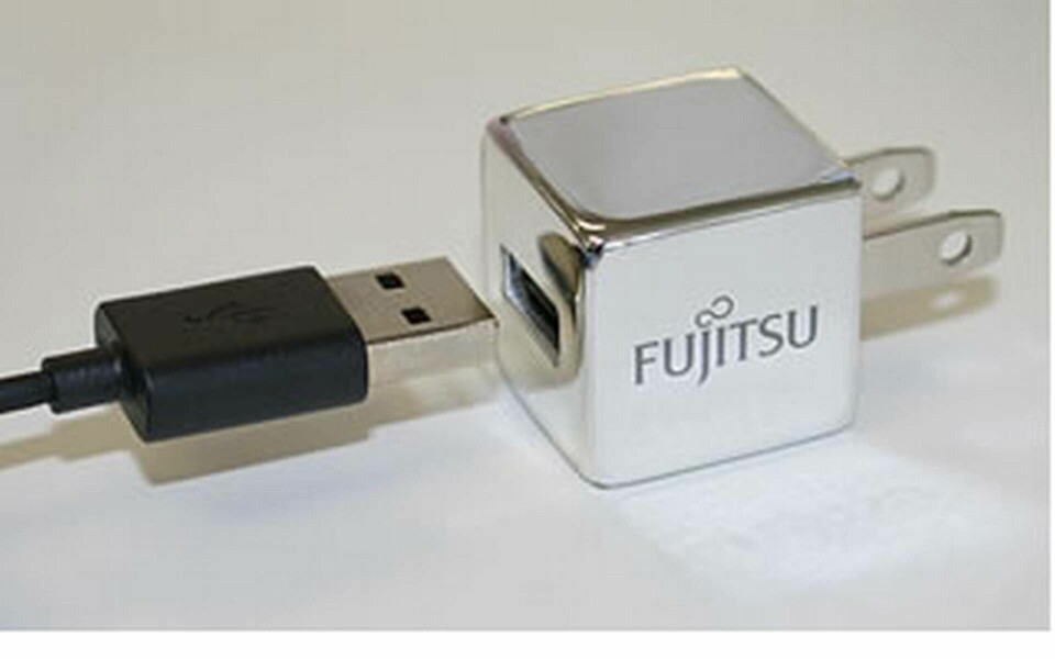 Fujitsus lilla och effektiva mobilladdare. Foto: Fujitsu