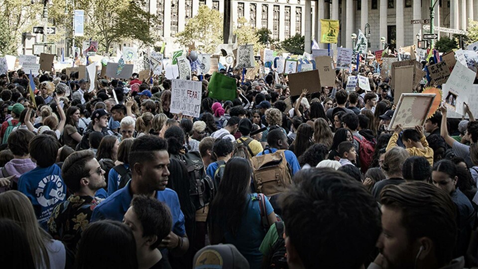 I dag har Greta Thunberg och rörelsen Fridays for future uppmanat vuxenvärlden till allmän strejk/manifestation för klimatet. Här en bild från en klimatdemonstration i New York. Foto: WIXTRÖM PETER/Aftonbladet/TT I dag har Greta Thunberg och rörelsen Fridays for future uppmanat vuxenvärlden till allmän strejk/manifestation för klimatet. Här en bild från en klimatdemonstration i New York. Foto: WIXTRÖM PETER/Aftonbladet/TT