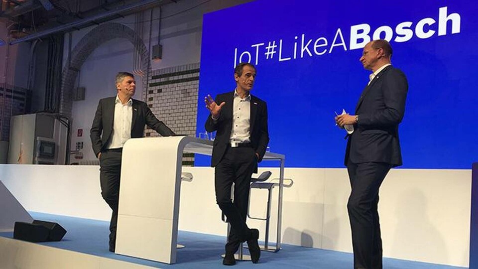 Michael Bolle, teknik- och digitaliseringschef på Bosch samt vd Volkmar Denner under en frågestund ledd av kommunikationschefen Christof Ehrhart. Foto: Johan Kristensson Michael Bolle, teknik- och digitaliseringschef på Bosch samt vd Volkmar Denner under en frågestund ledd av kommunikationschefen Christof Ehrhart. Foto: Johan Kristensson