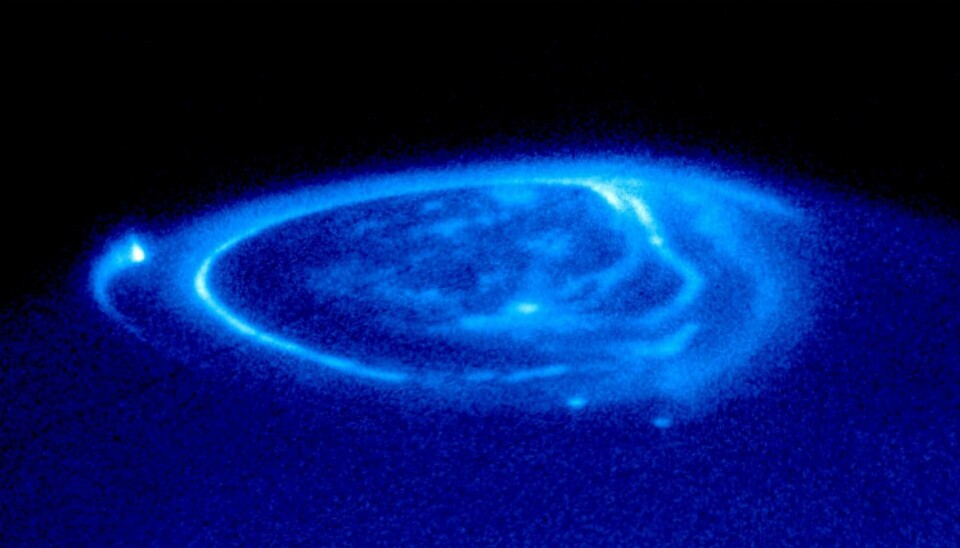 Vindhastigheterna vid Jupiters poler är mer än dubbelt så snabba som vid maximal storm i planetens röda fläck – och motsvarar mer än tre gånger den vindhastighet som har uppmätts hos jordens starkaste tornados. Foto: Nasa Vindhastigheterna vid Jupiters poler är mer än dubbelt så snabba som vid maximal storm i planetens röda fläck – och motsvarar mer än tre gånger den vindhastighet som har uppmätts hos jordens starkaste tornados. Foto: Nasa