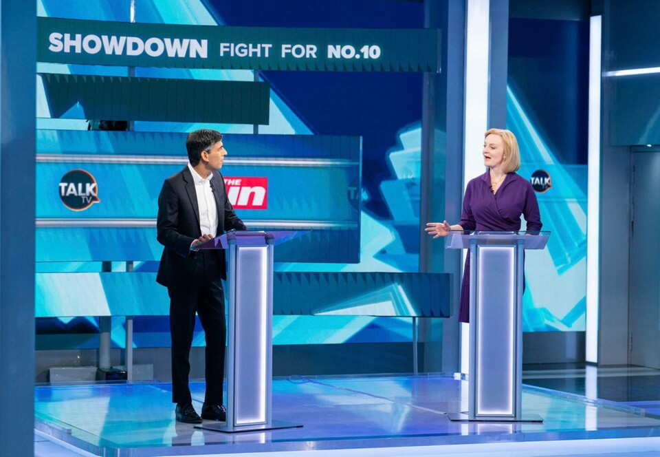 Rishi Sunak och Liz Truss under en debatt. Vem som vinner partiledarvalet tillkännages den 5 september. Foto: Dominic Lipinski/AP/TT Rishi Sunak och Liz Truss under en debatt. Vem som vinner partiledarvalet tillkännages den 5 september. Foto: Dominic Lipinski/AP/TT