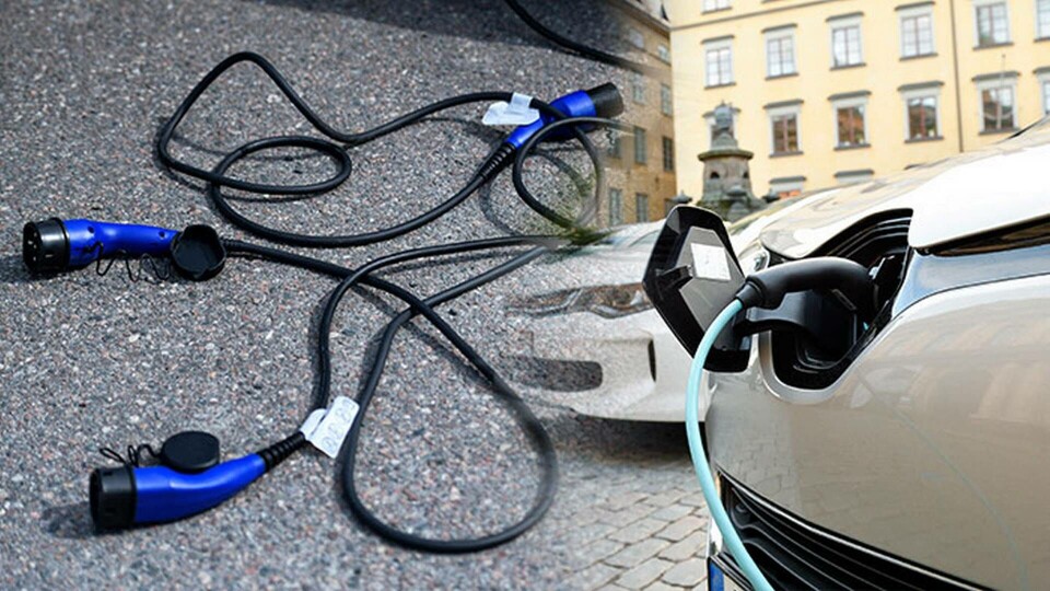 ”Fler bilar med låga koldioxidutsläpp försvinner ut ur landet och att det i stället tas in bilar med höga koldioxidutsläpp”, uppger Wayke. Foto: TT ”Fler bilar med låga koldioxidutsläpp försvinner ut ur landet och att det i stället tas in bilar med höga koldioxidutsläpp”, uppger Wayke. Foto: TT