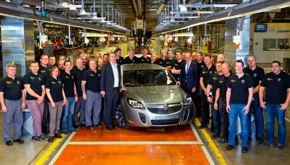 Den första Holden Insignia rullar av bandet i Rüsselsheim. Foto: Opel