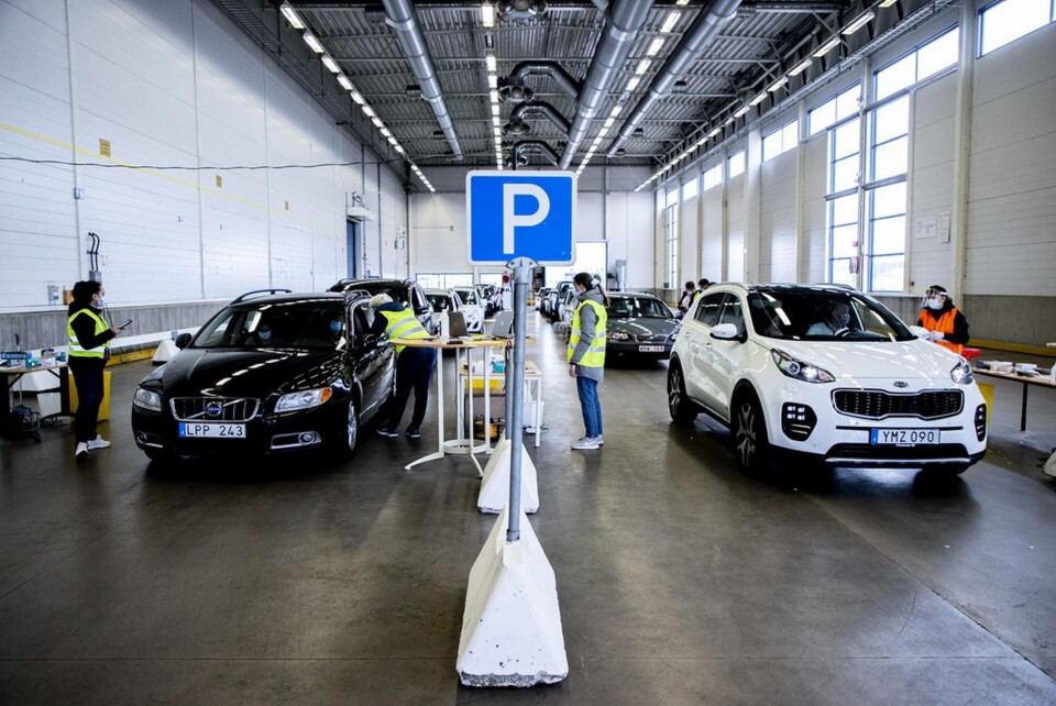 Vaccinering mot covid-19 i Saabs gamla bilfabrik i Trollhättan, där Nevs (National Electric Vehicle Sweden) numera utvecklar elfordon. Arkivbild. Foto: Adam Ihse/TT Vaccinering mot covid-19 i Saabs gamla bilfabrik i Trollhättan, där Nevs (National Electric Vehicle Sweden) numera utvecklar elfordon. Arkivbild. Foto: Adam Ihse/TT