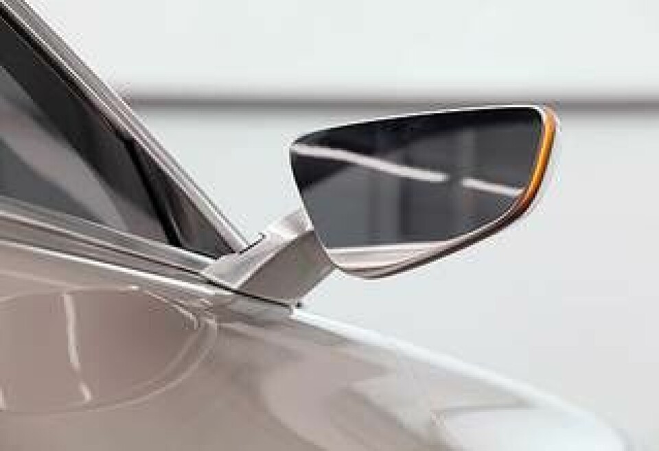 Backspeglarna hämtar inspiration från motorcyklar. Foto: Volvo