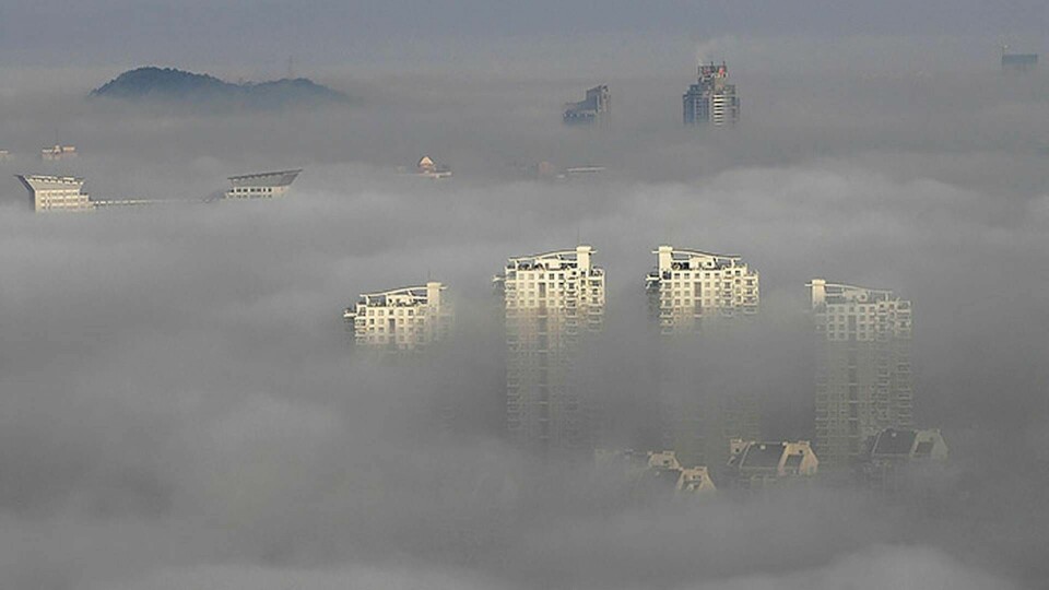 Arkivbild på smog i Wenling, östra Kina. Foto: TT / AP Photo