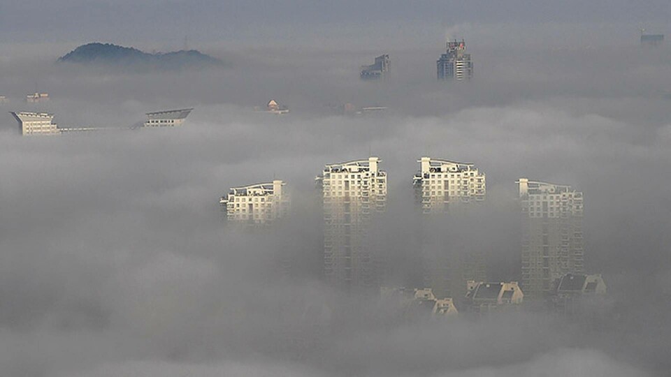 Arkivbild på smog i Wenling, östra Kina. Foto: TT / AP Photo Arkivbild på smog i Wenling, östra Kina. Foto: TT / AP Photo