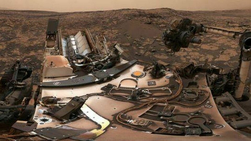 Bild från Curiosity som rullar runt på Mars. Foto: Nasa