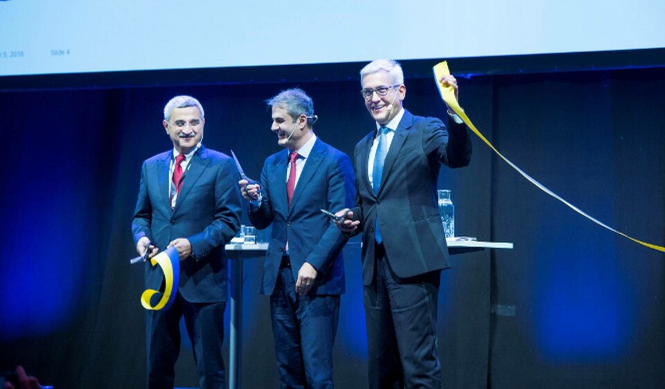 Invigningen av SynerLeap där man ser Bazmi Huzain, global forskningschef ABB, Ibrahim Baylan, energiminister och Ulrich Spiesshofer, koncernchef när de klipper bandet på invigningen som skedde vid 100-års firandet av forskningsenheten Invigningen av SynerLeap där man ser Bazmi Huzain, global forskningschef ABB, Ibrahim Baylan, energiminister och Ulrich Spiesshofer, koncernchef när de klipper bandet på invigningen som skedde vid 100-års firandet av forskningsenheten