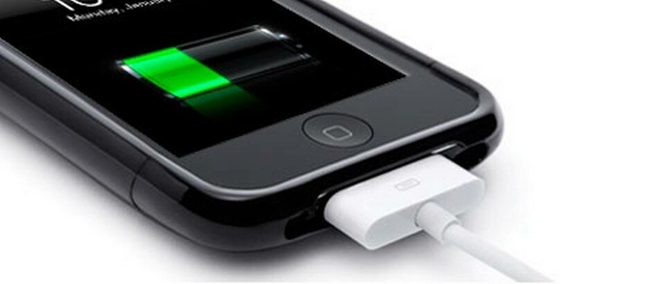 Utan att användaren märker något kan skadliga program installeras i en Iphone via batteriladdaren. Utan att användaren märker något kan skadliga program installeras i en Iphone via batteriladdaren.