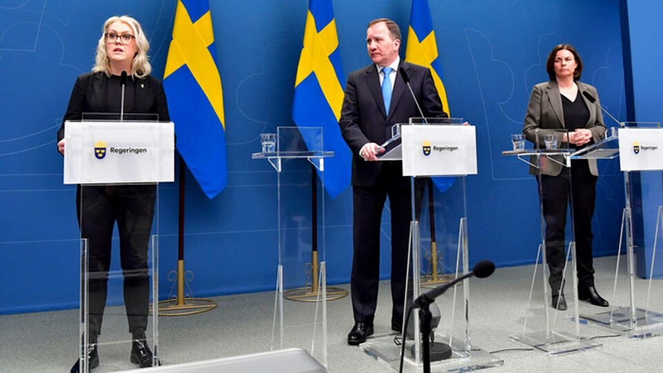 Pressträff med socialminister Lena Hallengren, statsminister Stefan Löfven och vice statsminister Isabella Lövin gällande fortsatta restriktioner i samhället kring Covid-19. Foto: Jonas Ekströmer/TT Pressträff med socialminister Lena Hallengren, statsminister Stefan Löfven och vice statsminister Isabella Lövin gällande fortsatta restriktioner i samhället kring Covid-19. Foto: Jonas Ekströmer/TT
