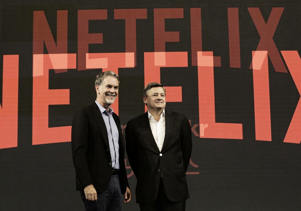 Reed Hastings, till vänster, här med innehållsansvarige Ted Sarandos. Arkivbild. Foto: Ahn Young-Joon/AP/TT Reed Hastings, till vänster, här med innehållsansvarige Ted Sarandos. Arkivbild. Foto: Ahn Young-Joon/AP/TT