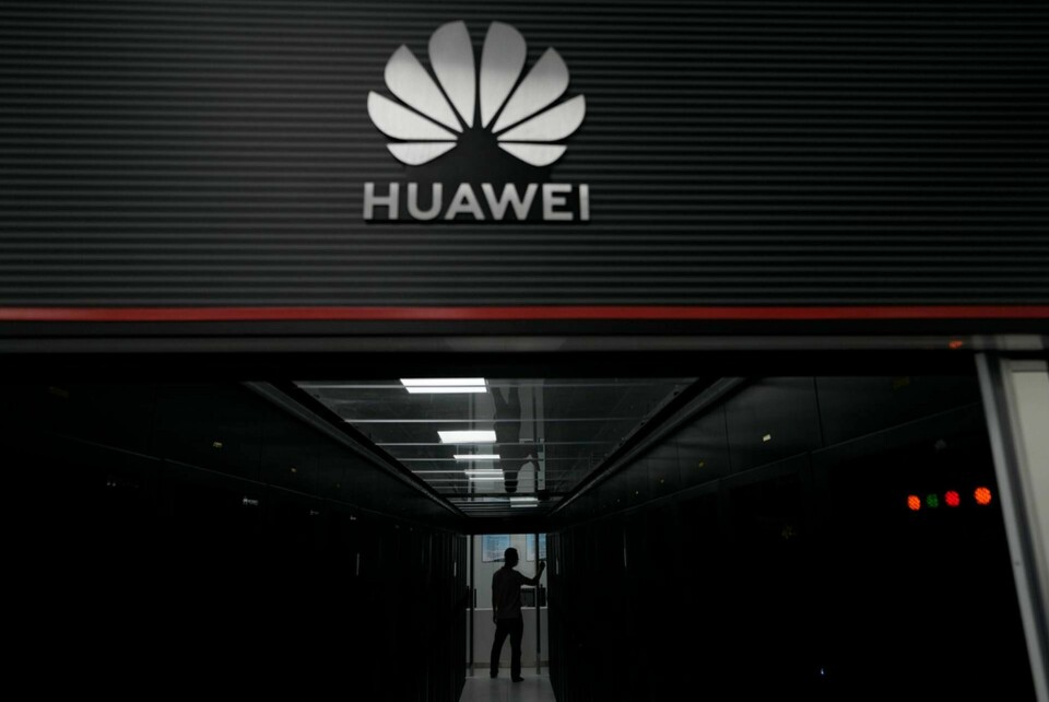 Huaweis intäkter minskar – men omsättningen ökar. Arkivbild. Foto: Ng Han Guan/AP/TT