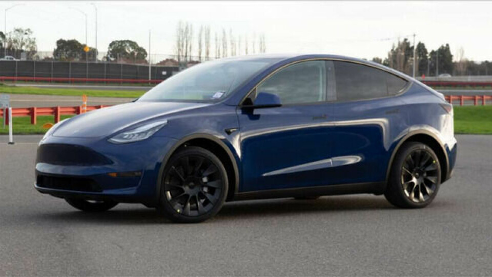 Så här kommer den serietillverkade Tesla Model Y att se ut. Leveranserna ska starta under första kvartalet. Foto: Tesla