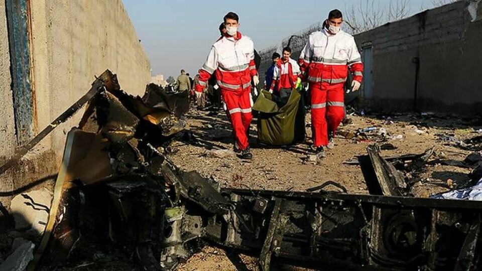Minst tio svenskar omkom i flygkraschen utanför iranska huvudstaden Teheran på onsdagen. Foto: Ebrahim Noroozi / AP / TT