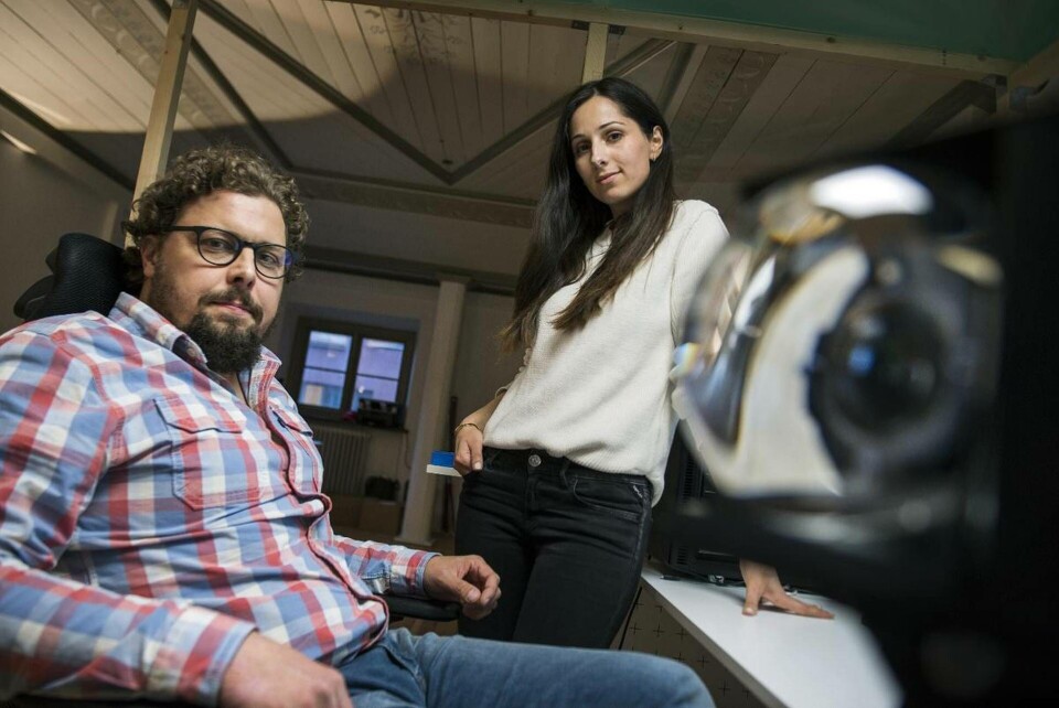 Vygantas Kirejevas och Gajane Kalatshjan är inte optiker, men deras uppfinning, linslusen i förgrunden, kan förenkla och förbättra produktion av virtual reality-film.Foto: Robert Henriksson Foto: Robert Henriksson Vygantas Kirejevas och Gajane Kalatshjan är inte optiker, men deras uppfinning, linslusen i förgrunden, kan förenkla och förbättra produktion av virtual reality-film.Foto: Robert Henriksson Foto: Robert Henriksson