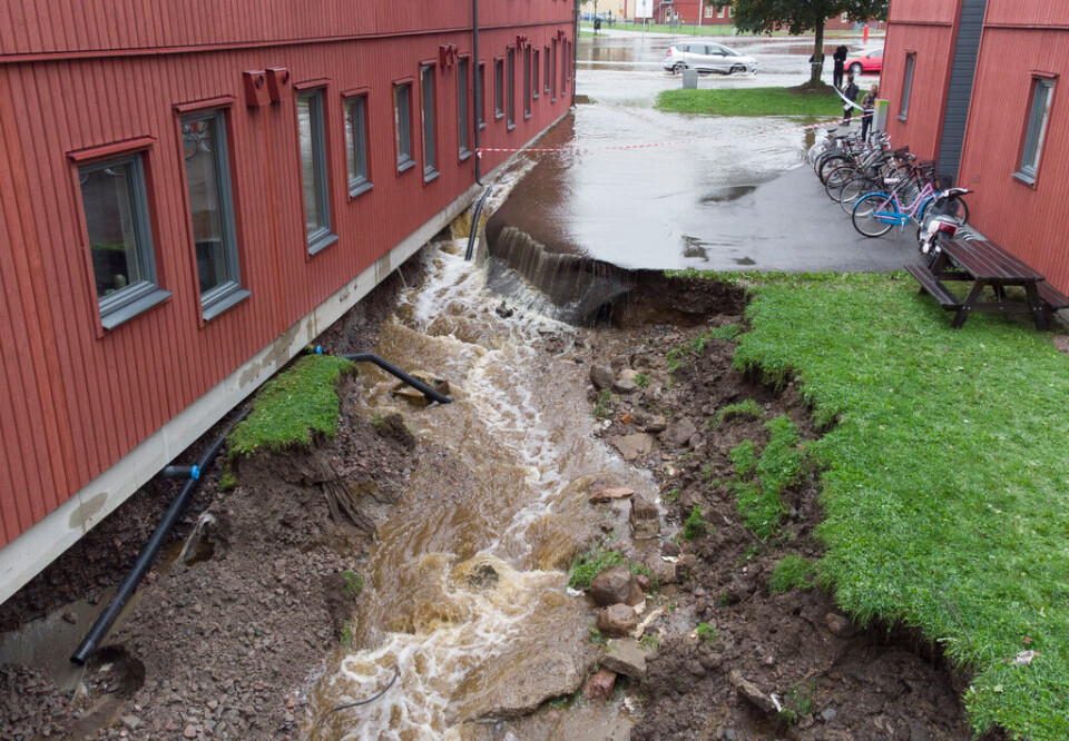 Ett underminerat studentboende på Kungsbäcksvägen har evakuerats. Foto: Fredrik Sandberg/TT Ett underminerat studentboende på Kungsbäcksvägen har evakuerats. Foto: Fredrik Sandberg/TT