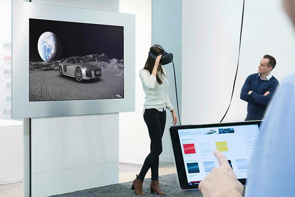 Audi vill göra besöket hos en återförsäljare till en upplevelse. Med hjälp av vr-displayen HTC Vive ska kunderna kunna konfigurera och studera valfri Audi-modell. Foto: AudiFord Audi vill göra besöket hos en återförsäljare till en upplevelse. Med hjälp av vr-displayen HTC Vive ska kunderna kunna konfigurera och studera valfri Audi-modell. Foto: AudiFord