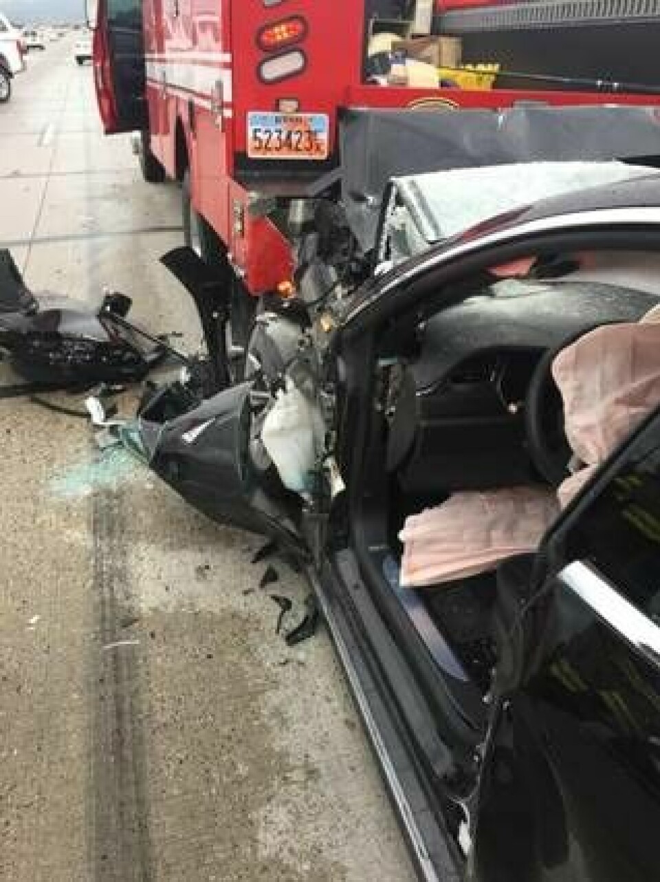 Fredagen den 11 maj 2018 inträffade en krasch mellan en Tesla Model S och en mekanikbil från brandkåren i South Jordan, Utah. Enligt vittnen ska Teslan inte ha bromsat innan krocken. Foto: South Jordan Police Department via AP
