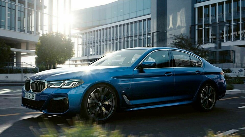 BMW:s klassiska 5- och 7-serie ska släppas i en nya, batteridrivna versioner. Foto: Press
