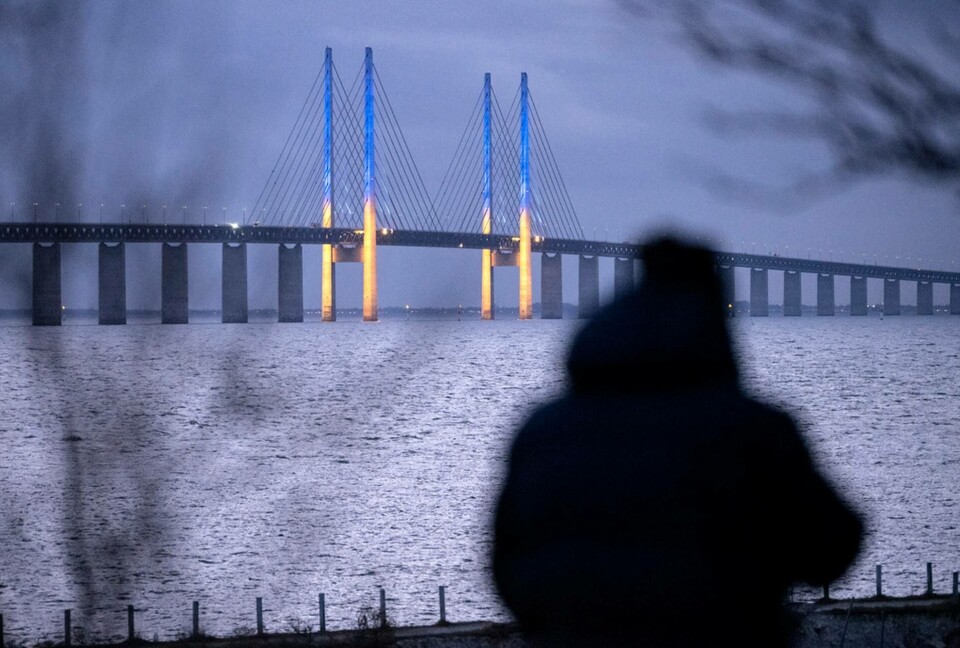 Öresundsbrons Ukrainabelysning kommer vara tänd varje söndag mellan klockan 18-22 fram till att det första adventsljuset tänds. Arkivbild. Foto: Johan Nilsson/TT Öresundsbrons Ukrainabelysning kommer vara tänd varje söndag mellan klockan 18-22 fram till att det första adventsljuset tänds. Arkivbild. Foto: Johan Nilsson/TT