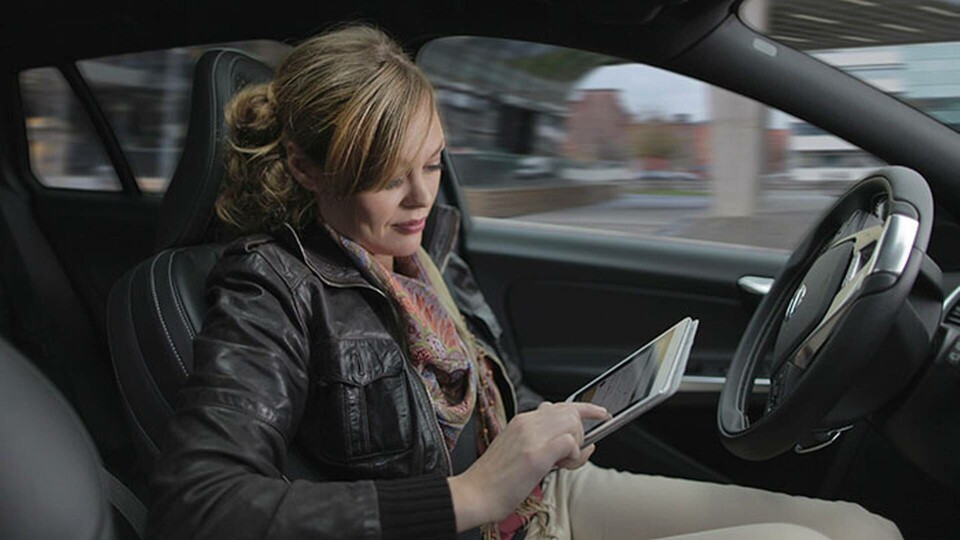 Volvos Drive me-projekt låter föraren släppa ratten. Foto: Volvo Group. Volvos Drive me-projekt låter föraren släppa ratten. Foto: Volvo Group.