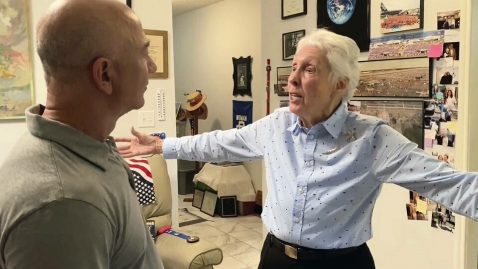 Astronaututbildade Wally Funk, 82, kommer att delta i sin första rymdfärd den 20 juli då hon reser med - som hedersgäst - på miljardären Jeff Bezos rymdresa. Foto: Blue Origin/AP/TT Astronaututbildade Wally Funk, 82, kommer att delta i sin första rymdfärd den 20 juli då hon reser med - som hedersgäst - på miljardären Jeff Bezos rymdresa. Foto: Blue Origin/AP/TT