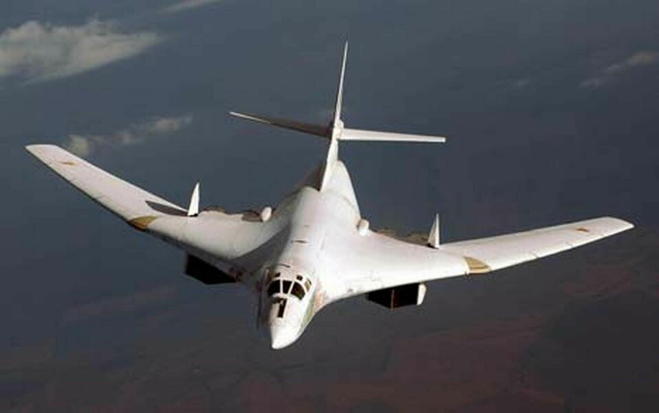 Скорость самолета лебедь. Ту-160 белый лебедь. Белый лебедь самолет ту 160. Стратегический бомбардировщик белый лебедь. Стратегический бомбардировщик ту-160.