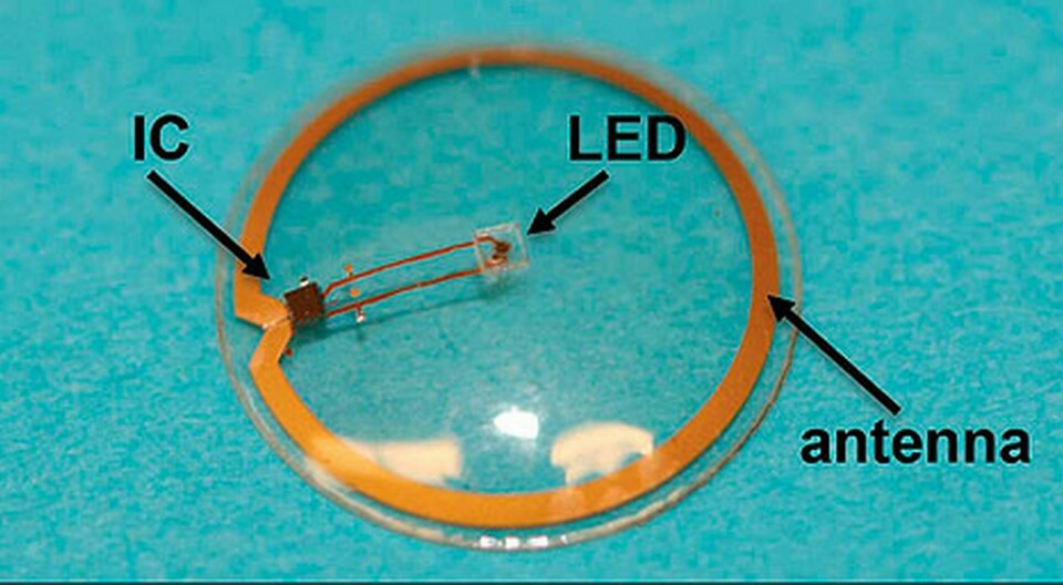 Linsprototypen innehåller en lysdiod, en antenn och en integrerade krets. Foto: Babak Parviz/J. Micromech. Microengd.