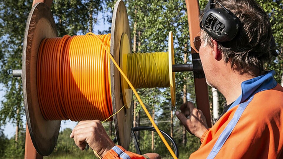 Installation av fiber för bredband till en fastighet i Norrbotten. Arkivbild. Foto: Helena Landstedt / TT