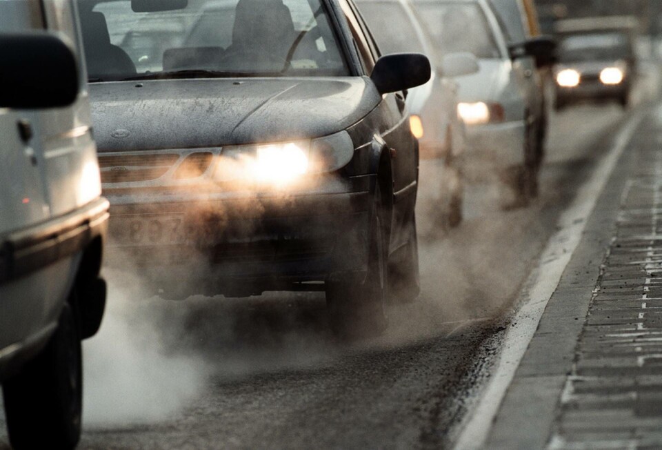 Utsläpp från trafiken är en av de största källorna till föroreningar i luften. Arkivbild. Foto: Erik Svensson/TT Utsläpp från trafiken är en av de största källorna till föroreningar i luften. Arkivbild. Foto: Erik Svensson/TT