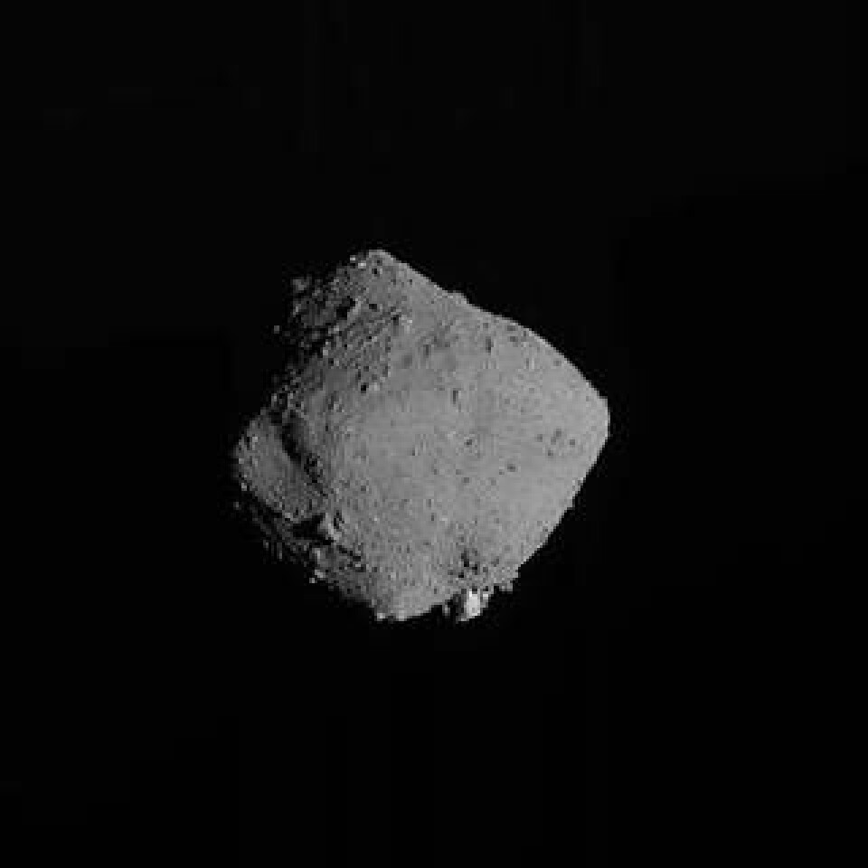 Asteroiden Ryugu har en diameter på cirka 900 meter. Foto: JAXA/TT