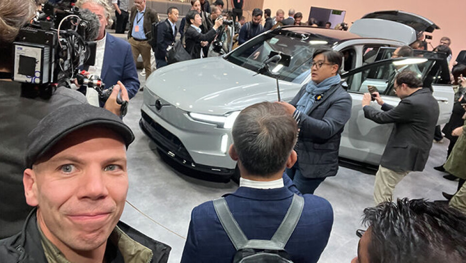 Ny Tekniks elbilsreporter Felix Björklund vid lanseringen av Volvo Cars EX90 i Stockholm. Foto: Felix Björklund Ny Tekniks elbilsreporter Felix Björklund vid lanseringen av Volvo Cars EX90 i Stockholm. Foto: Felix Björklund